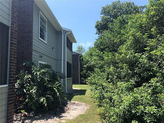 4th image of 1400 Gandy Blvd N Unit 215