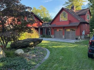 7 Briar Ln, Great Neck, NY 11024
