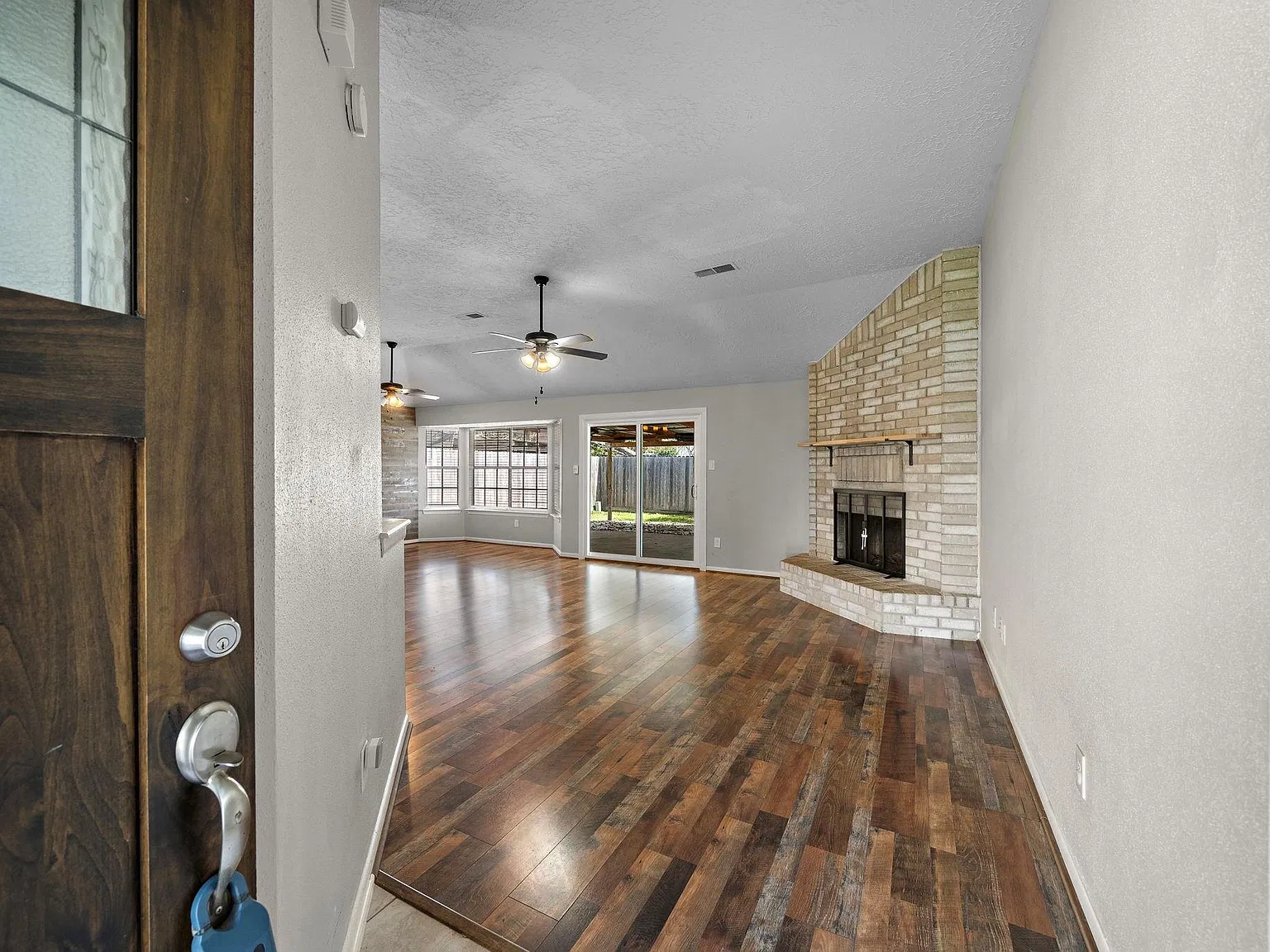 4 bed, 2.0 bath, 1713 sqft, $2,600 — Photo 2