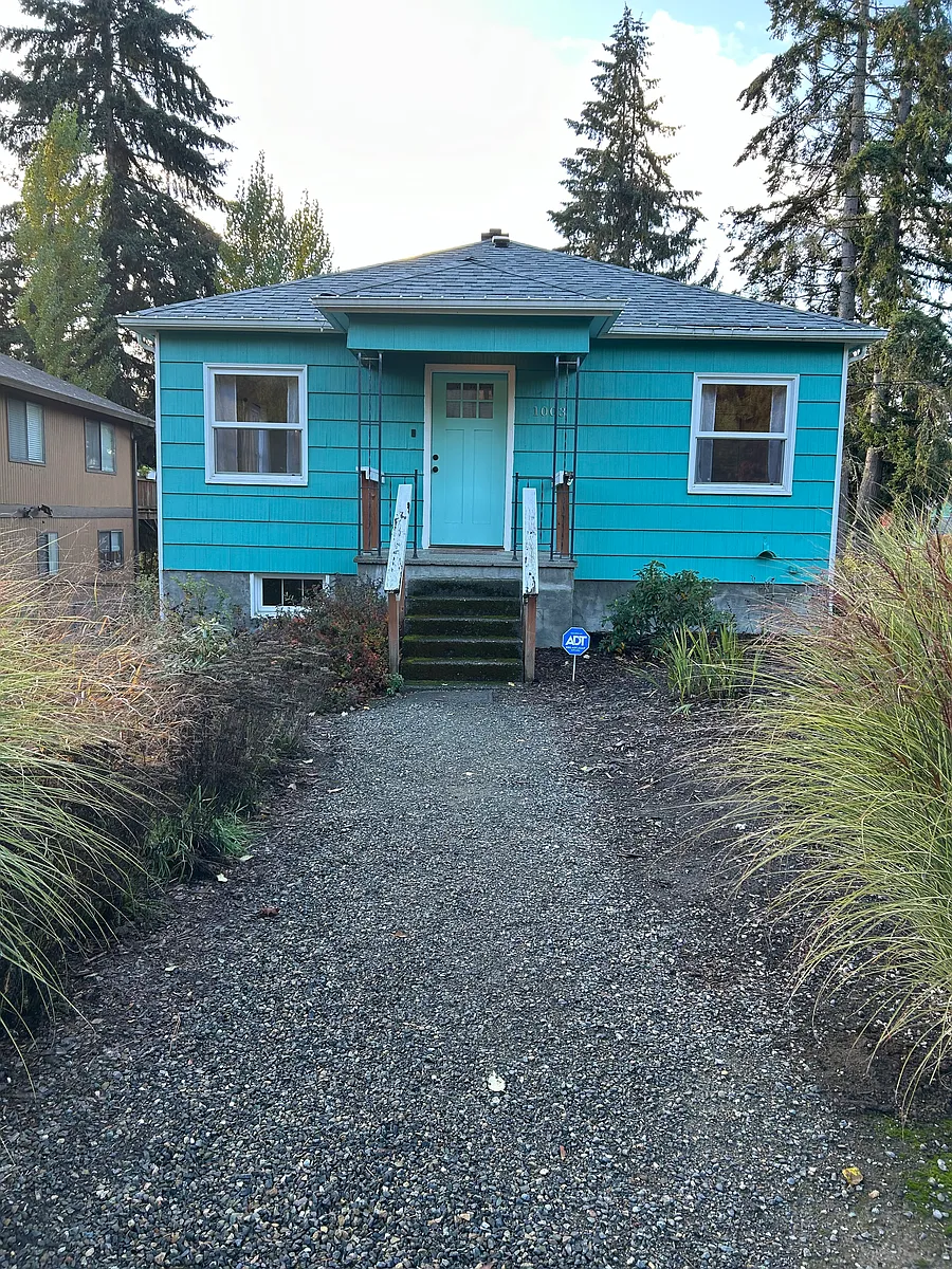 Building Photo - 1003 Lybarger St SE