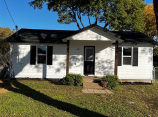 409 S College St, Joshua, TX 76058