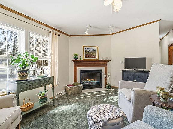 2nd image of 29 Chickadee Drive