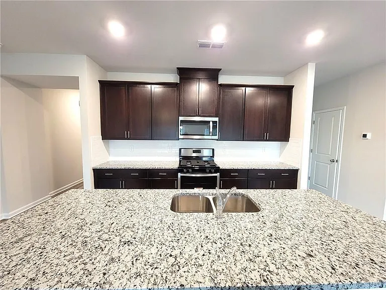614 Easton Way — Photo 7