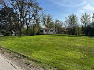 301 Forest View Ave, Elk Grove Village, IL 60007