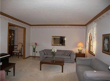 2nd image of 203 Essex Ct