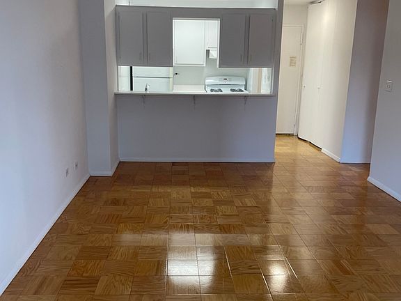4th image of 200 E 72nd St APT 9H