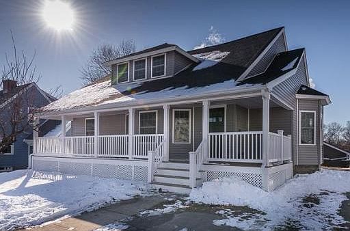 2nd image of 24 Bartlett St