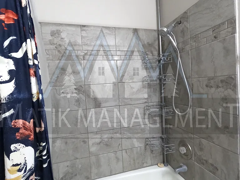 321 27th St NE #1 — Photo 7