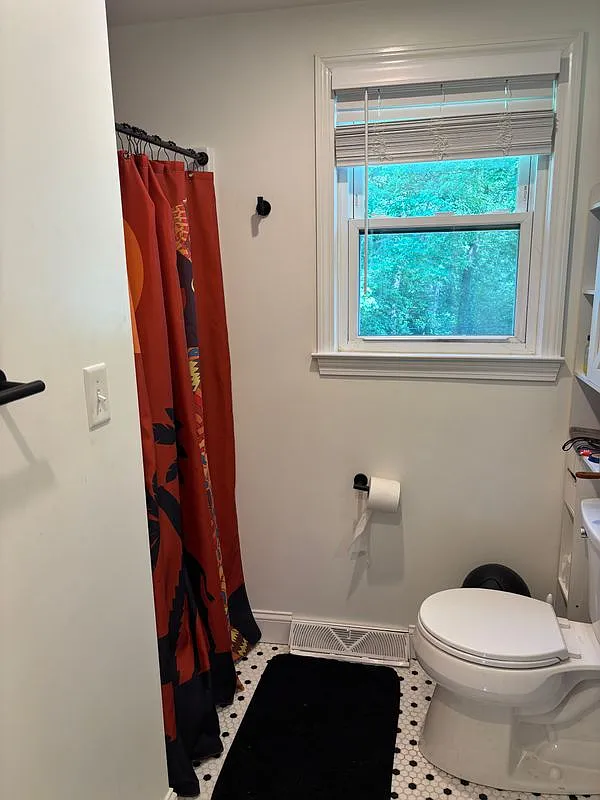 1 bed, 1.0 bath, 200 sqft, $1,300 — Photo 4