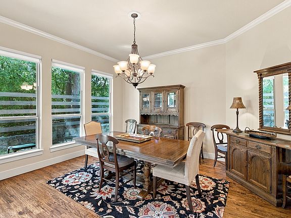 5th image of 424 Village Way