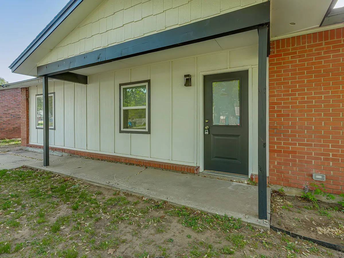 Building Photo - 1400 Alan Ln