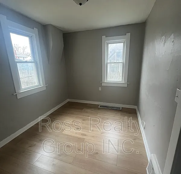 1121 Delence St #BOTTOM — Photo 2