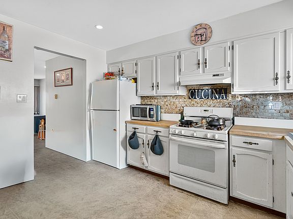 5th image of 7218 W Wrightwood Ave APT 111