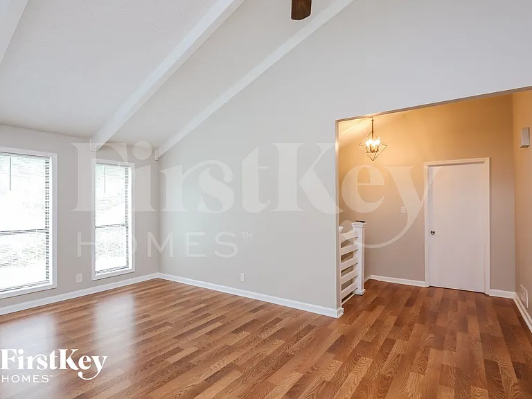 2639 Windmere Dr — Photo 3