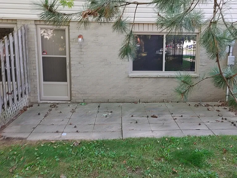 310 Westminster Ave — Photo 2