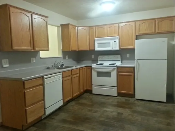 3238 W Greenwood St, Springfield, MO 65807