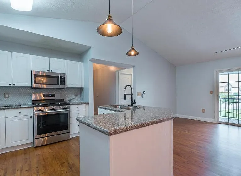 8013 Cranes Crossing Dr — Photo 3