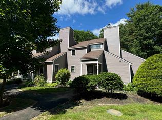 16 Kirriemuir Rd, Stratham, NH 03885
