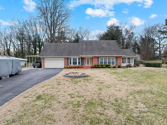 2nd image of 504 Kingree Rd