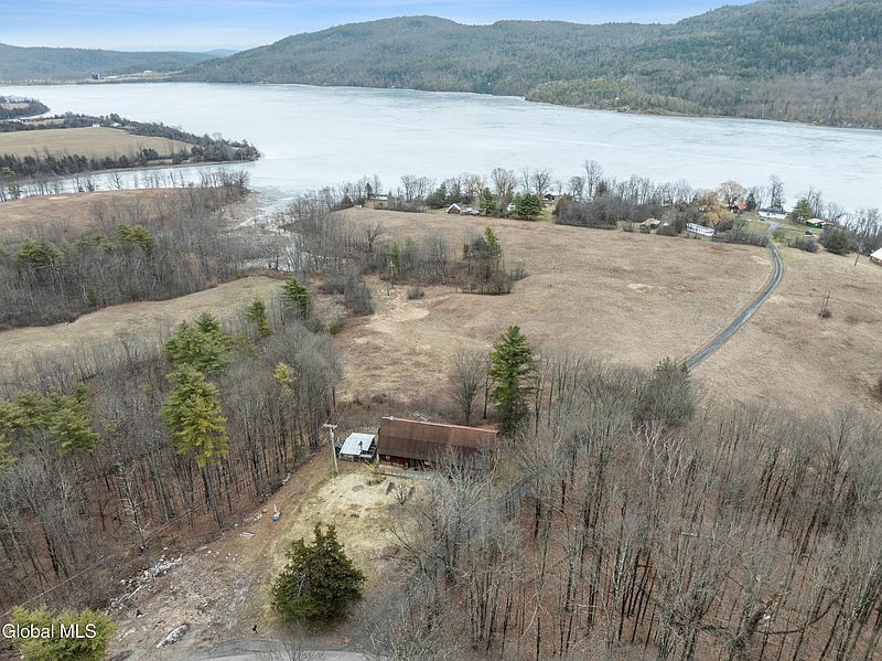 3rd image of 3 Maple Acres Way