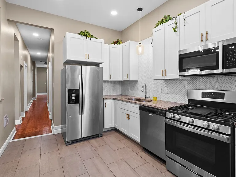 2137 Russell Blvd — Photo 32