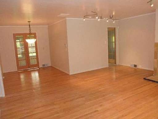 4th image of 15725 Birwood Ave