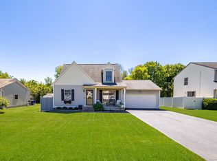 4 Harvest Ln, East Granby, CT 06026
