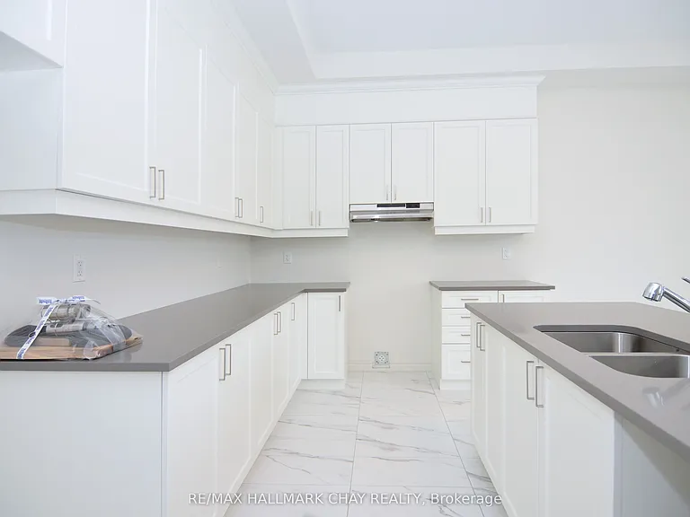18 Hummingbird Grv — Photo 4