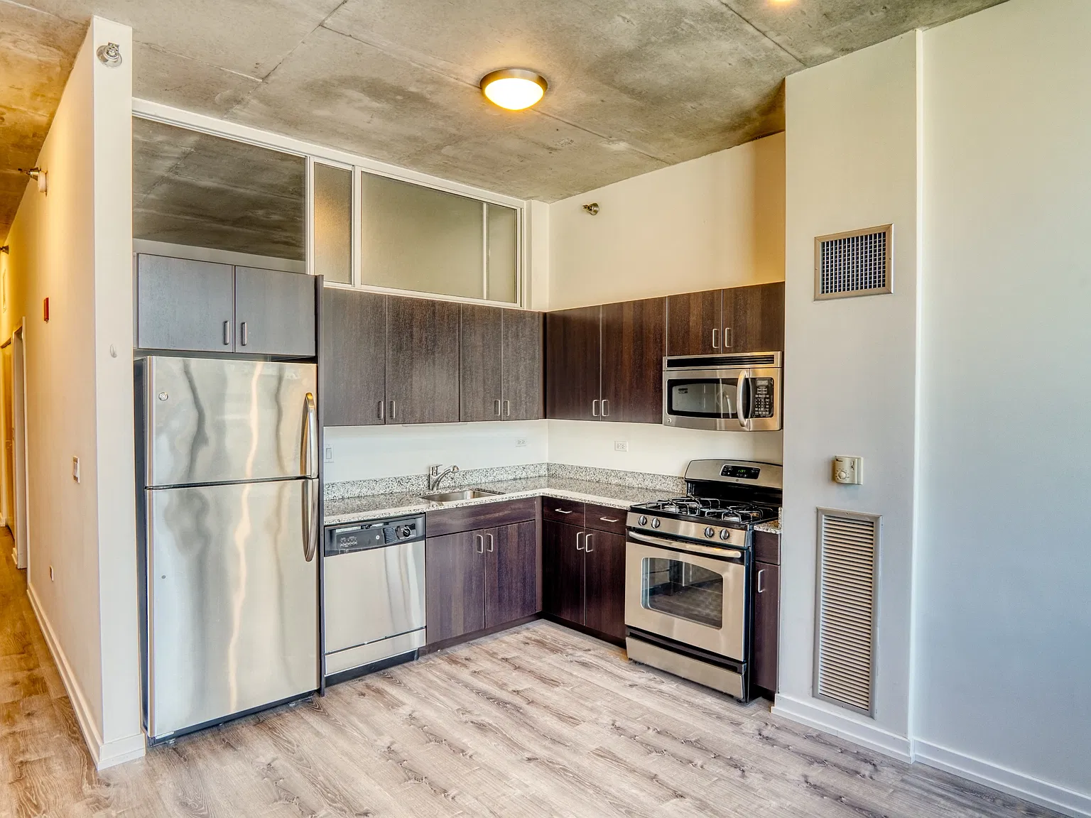 1 bed, 750 sqft, $2,100 — Photo 4
