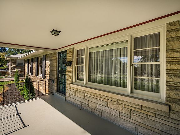 5th image of 2113 Auburn Dr