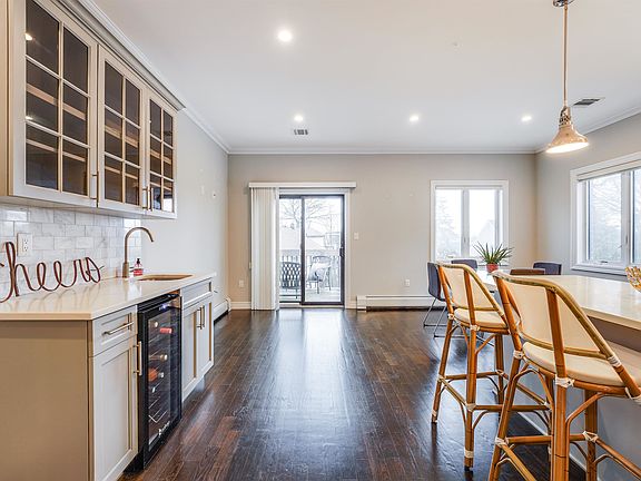 3rd image of 721 Grove Ave #B