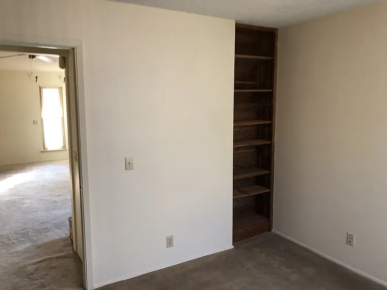 914 W Meadowmere Ln — Photo 12