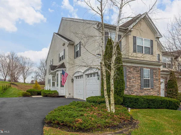 77 Wharton Dr, Glen Mills, PA 19342