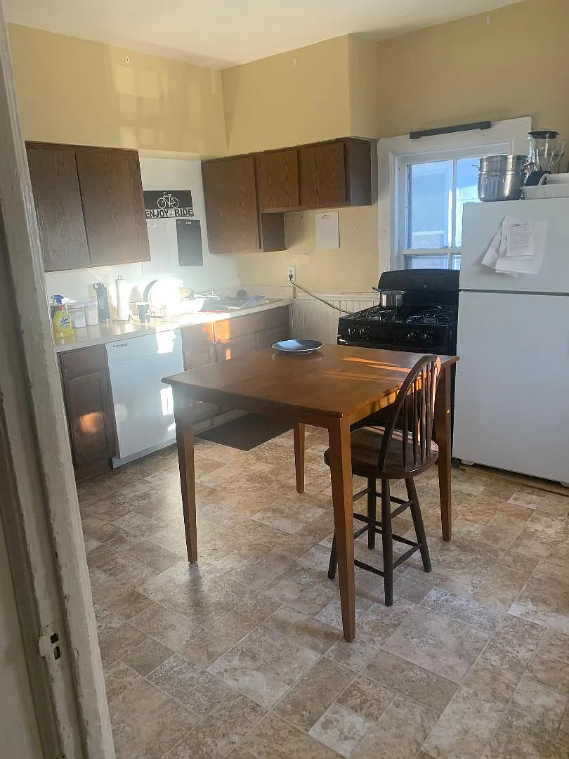 142 N Hancock — Photo 1
