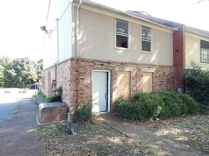 1st image of 3650 Chesterwood Dr