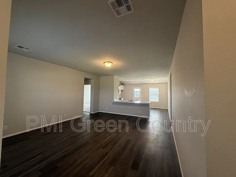 16124 S 83rd East Ave — Photo 5