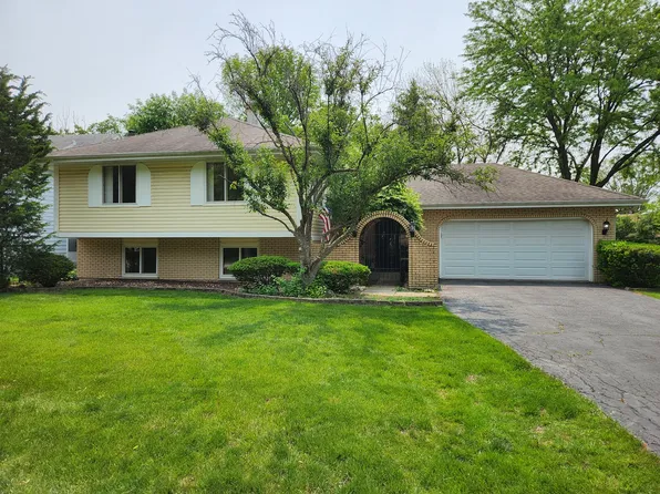 3273 Drew St, Downers Grove, IL 60515