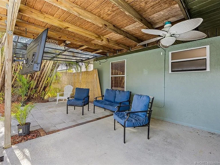 687 NE Maranta Terrado — Photo 25