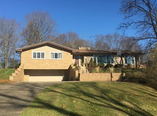 7533 Amber Ln, Brecksville, OH