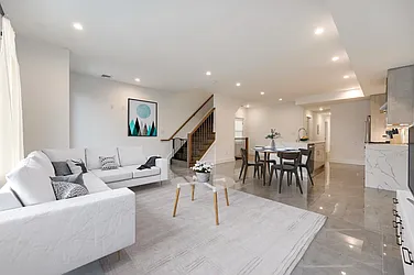 290 Griffith Street, #2