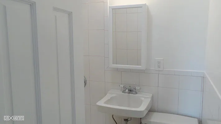 Rented by SLR REAL ESTATE | media 20