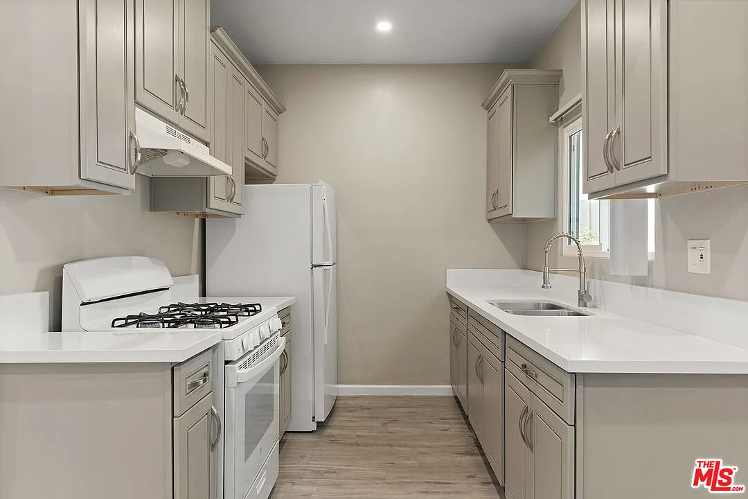 2 bed, 1.5 bath, 620 sqft, $2,395 — Photo 3
