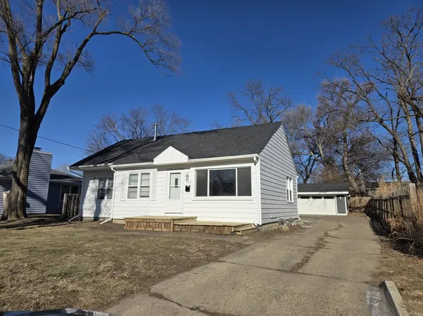 5311 Douglas Ave, Des Moines, IA 50310