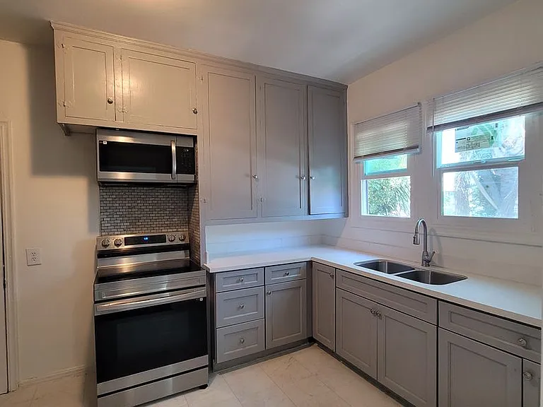 618 W 7th St — Photo 17
