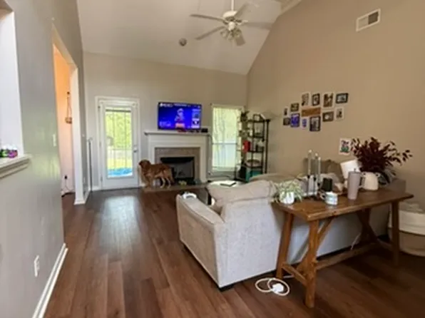 700 Forest Lakes Dr, Sterrett, AL 35147
