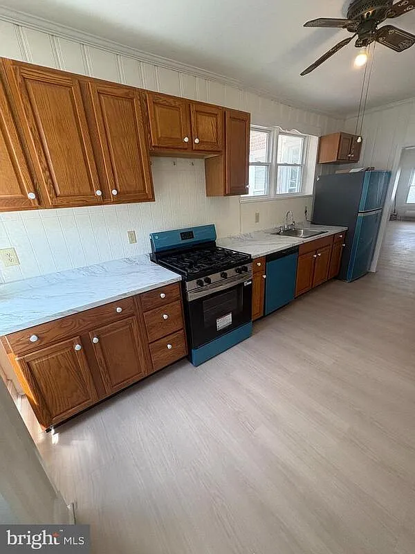 3 bed, 1.0 bath, 1066 sqft, $1,900 — Photo 3