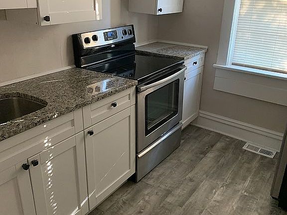 4th image of 4439 Forest Ave
