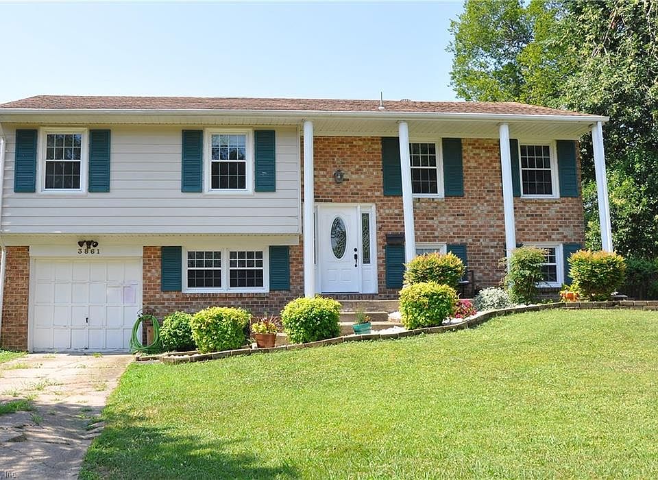 Front Exterior with large yard