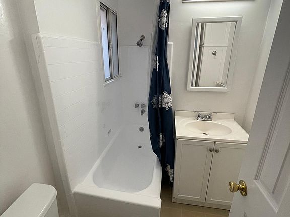 4th image of 1007 E Ocean Blvd #26