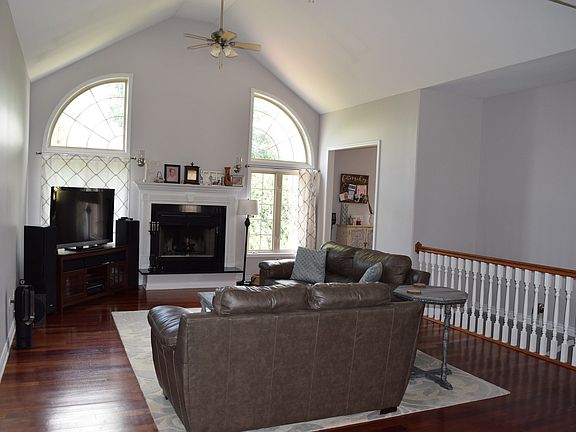 4th image of 1645 Loganberry Ct